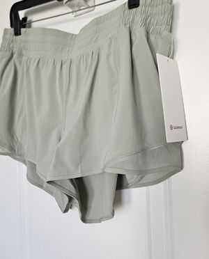 NWT Lululemon Hotty Hot High-Rise Lined 2.5” Shorts Sz 14 Fog Green $68